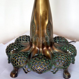 20 Inch Wisteria Stained Glass Table Lamp